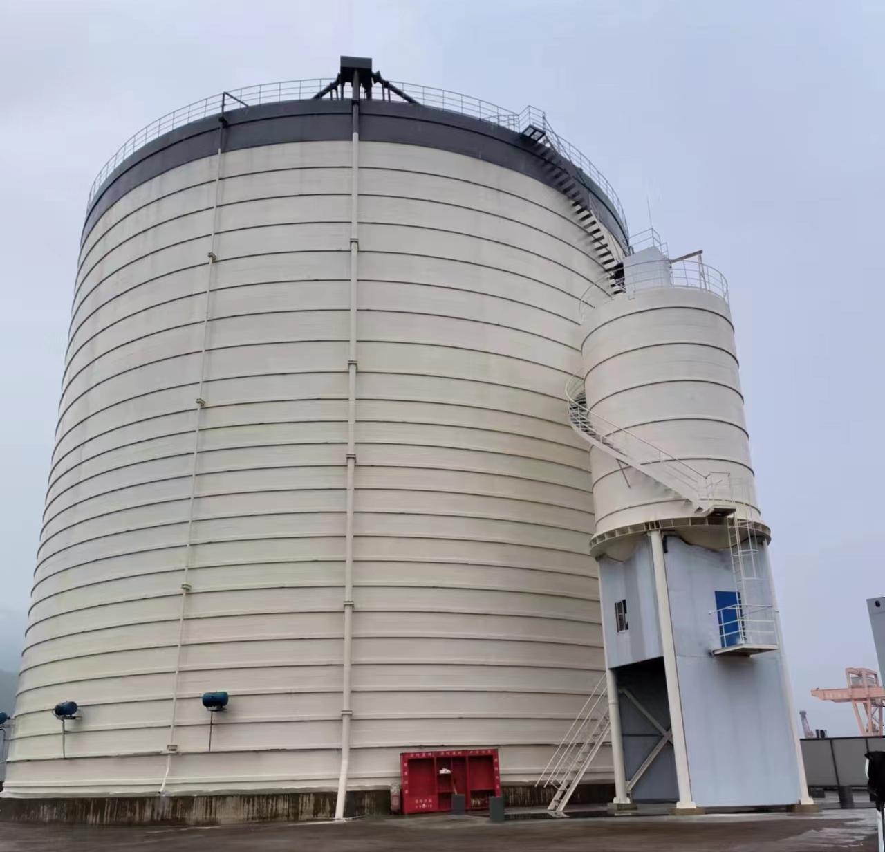 中方10万吨水泥钢板库